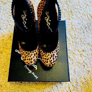 Alice and Olivia by Stacey Bendet heel